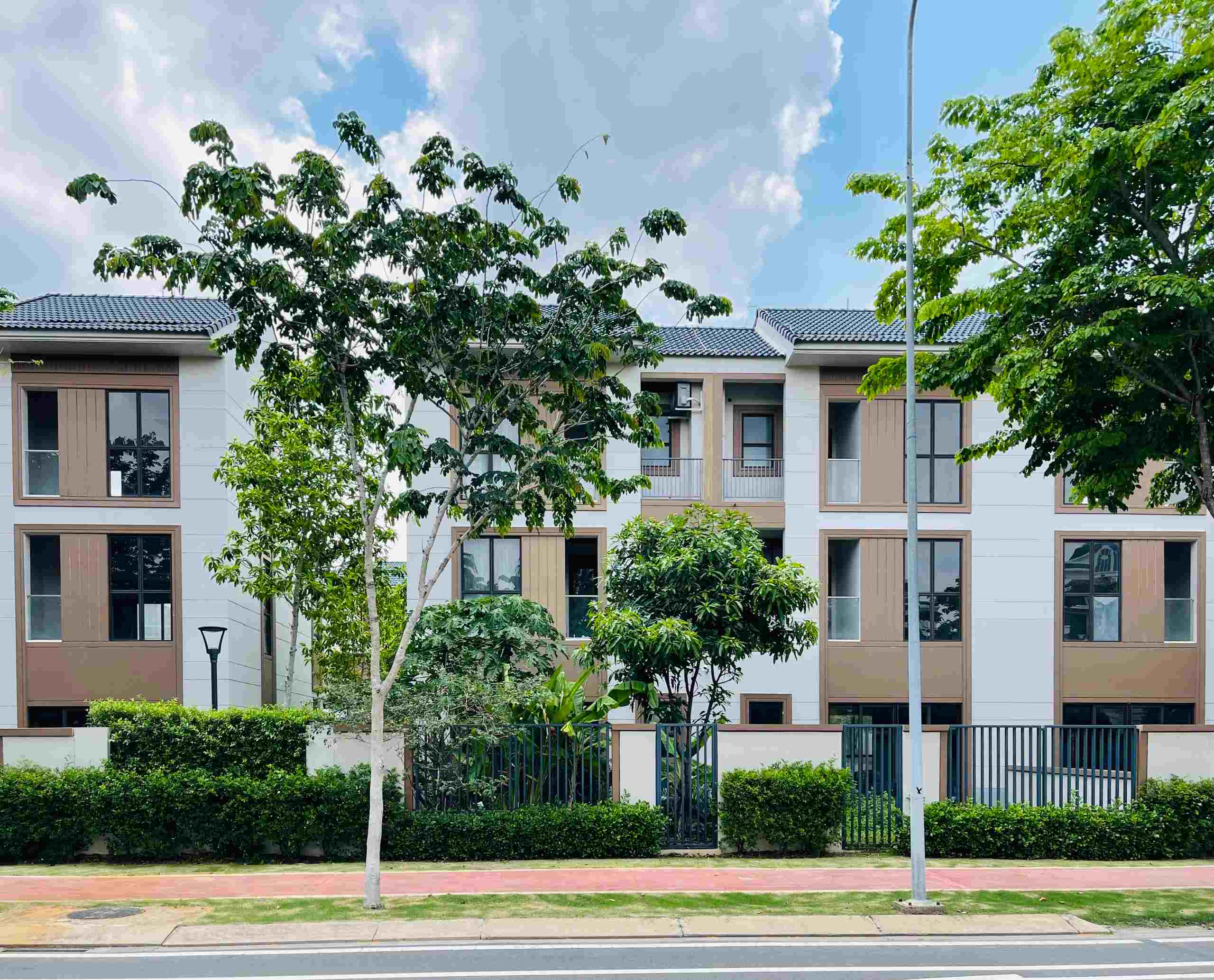 Nha pho 2 mat tien Swanbay