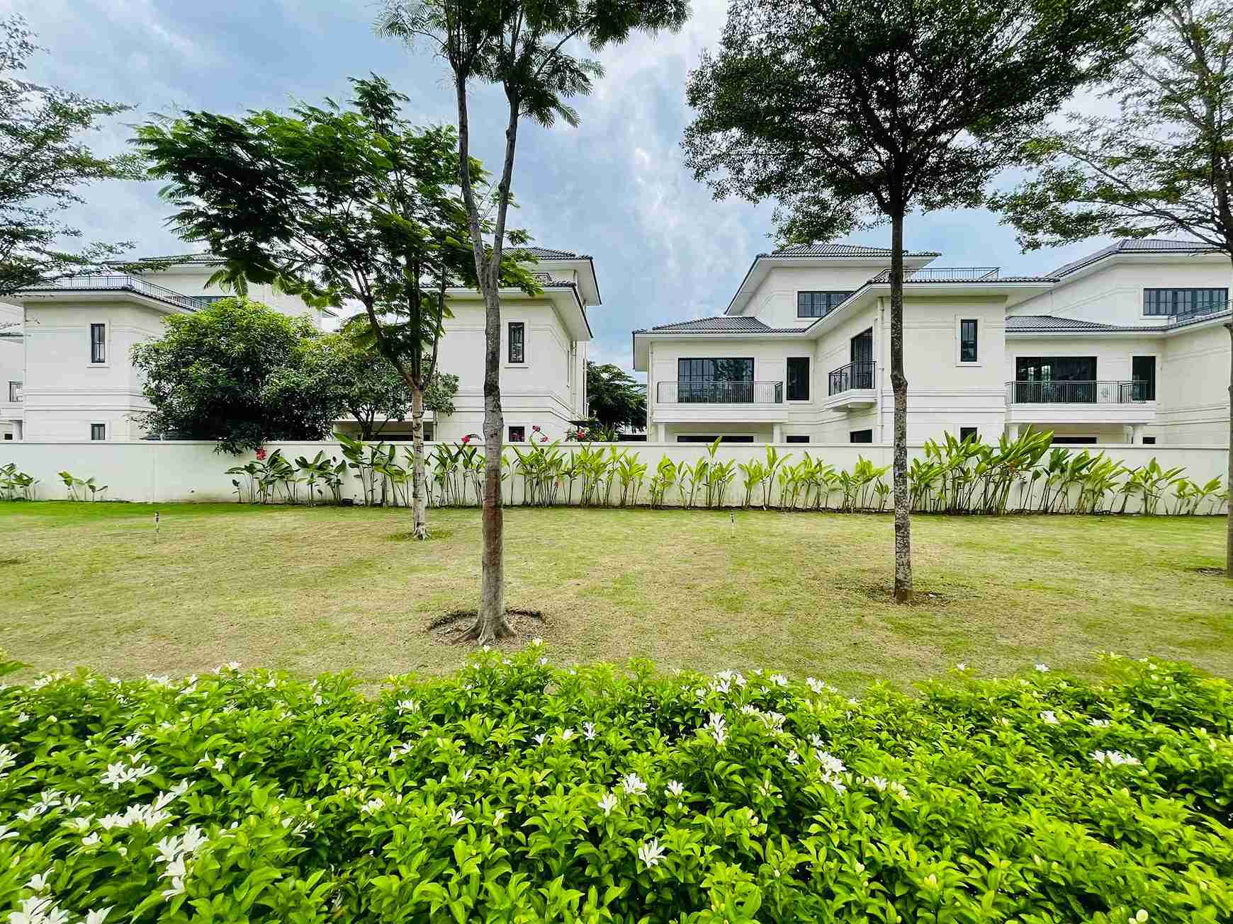 Mua biet thu Don lap Phap Swanbay view cong vien