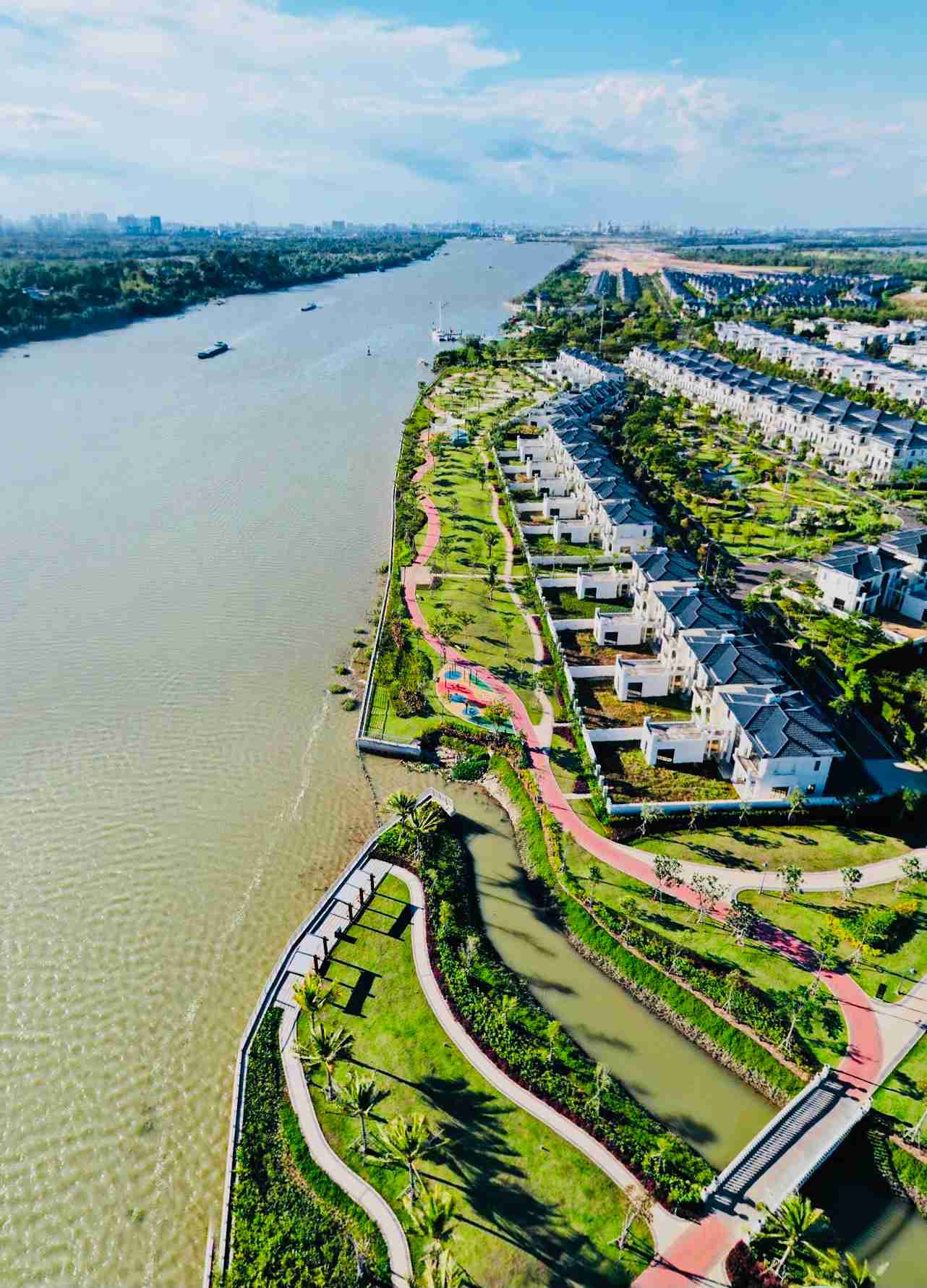 Mua Dinh thu Swanbay view song