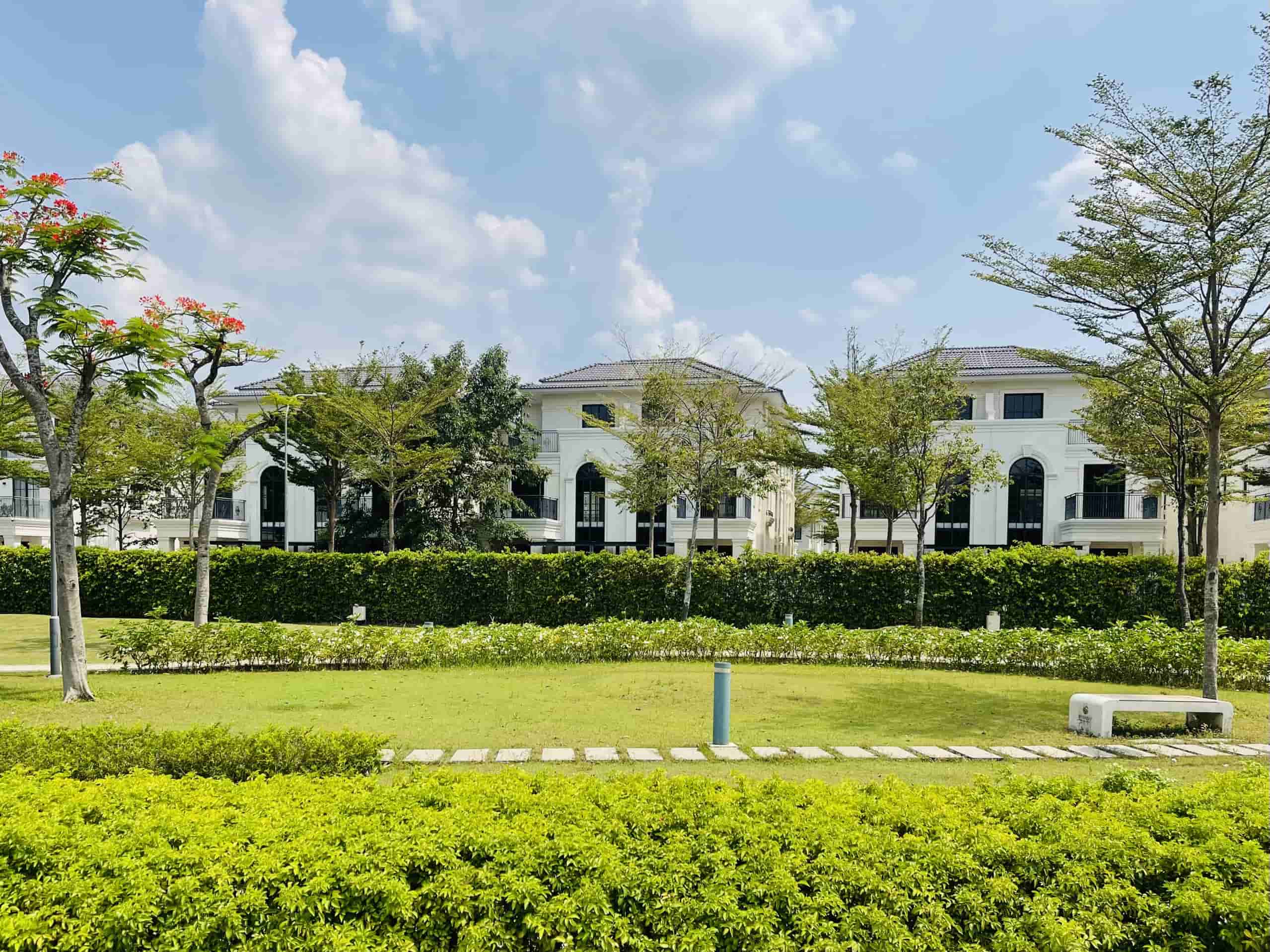 Ban biet thu song lap Swanbay kieu Phap view cong vien
